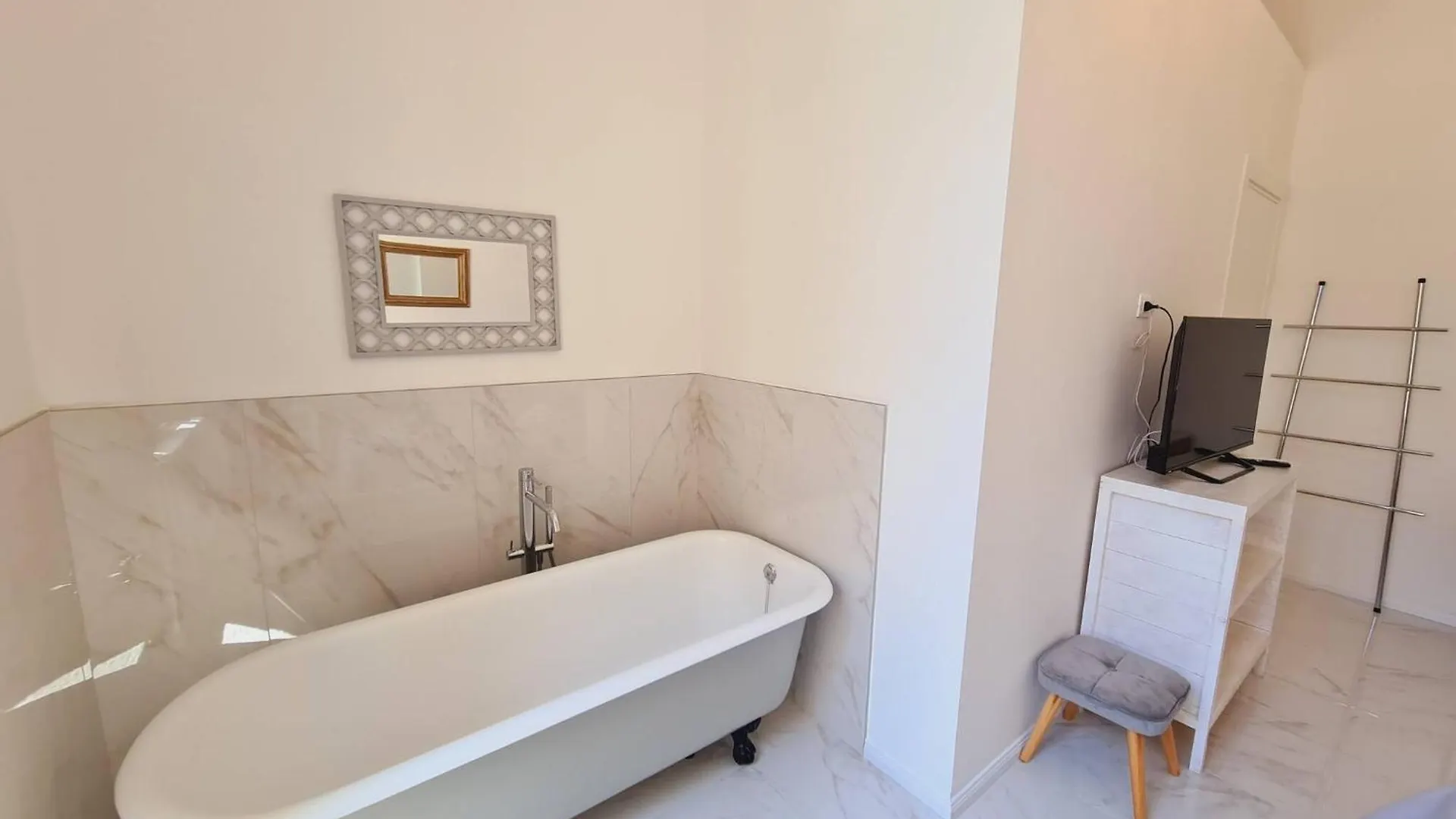 Apartment Allegra Viareggio - Suite Con Vasca