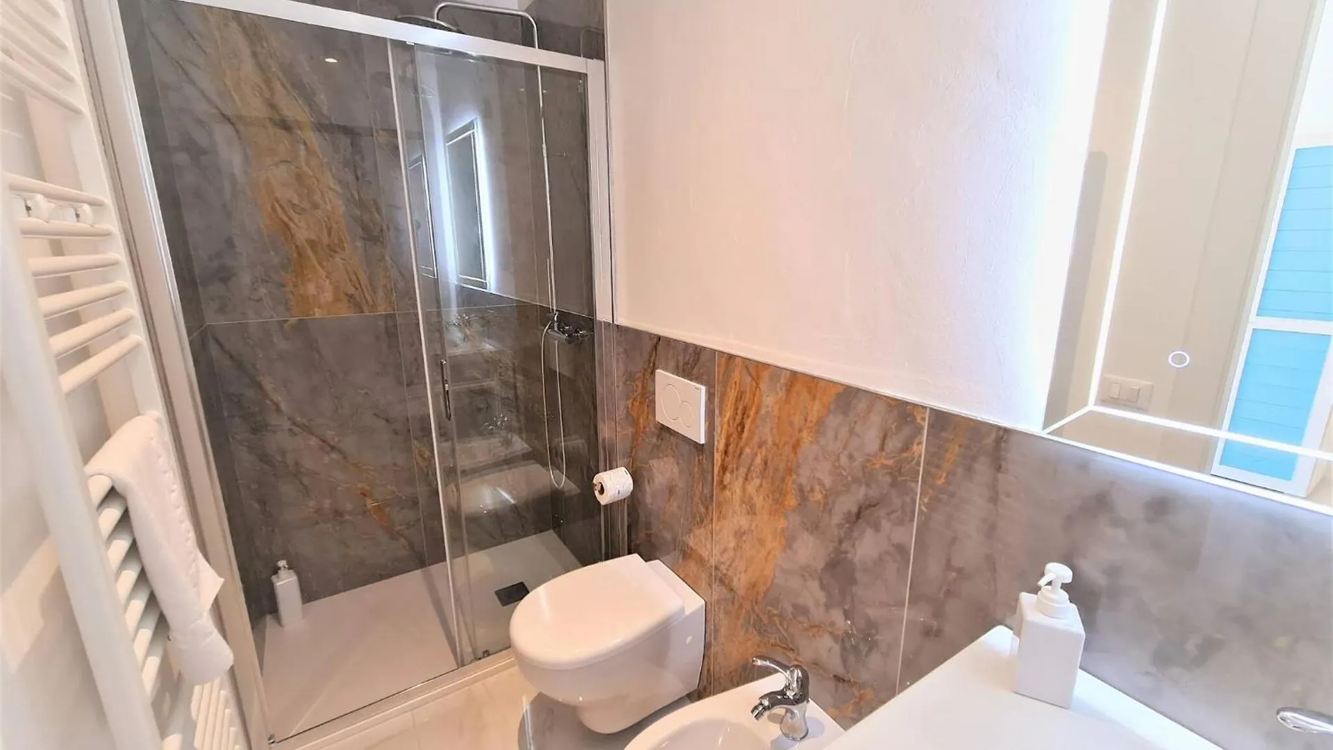 Allegra Viareggio - Suite Con Vasca Apartment